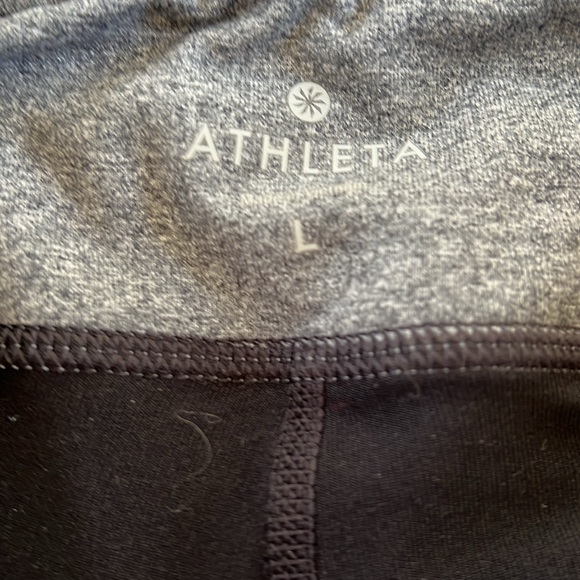 Athleta 2 in 1 leggings with skirt. Awesome pockets. Great condition! Size L - Picture 4 of 9